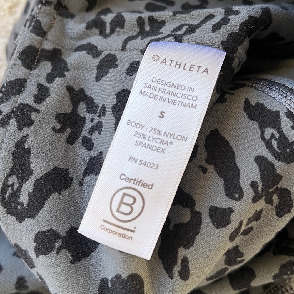 Athleta Elation Ultra High Rise Tight Black Animal Print Leggings buttery soft - Picture 6 of 9